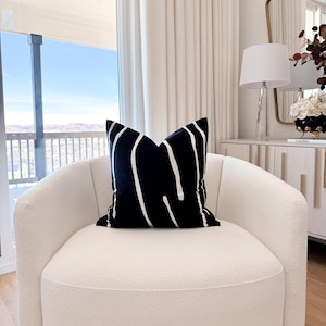 Black and White Pattern Velvet Throw Pillow Cover, 22&quot; Luxury Throw Pillow Cover