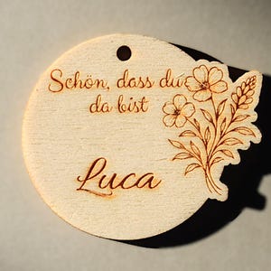 Marque-places de mariage en bois gravés – personnalisés avec des noms