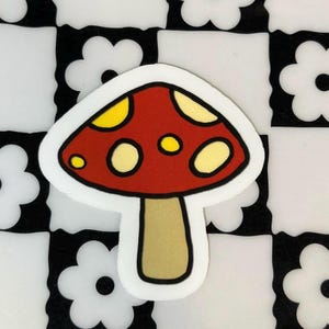mignon champignon rouge | Décalcomanie en vinyle Cottagecore | Sticker champignon vénéneux pour bouteille d'eau, ordinateur portable, journal