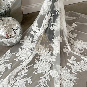 Ivory Rose Lace Tüll: Blumiger bestickter Brautstoff mit Pailetten