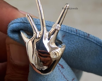 Vintage Style Hand Figural Ring, 18K Weißgold Ring, Hand tragen Diamant Ring, Moissanit Diamant Ehering, Jubiläumsgeschenk