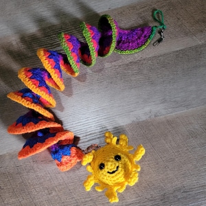 Crochet wind spinner, windspinner, garden decorate, boho yarn spinner, home decoration, handmade spiral wind spinner, whimsical garden decor
