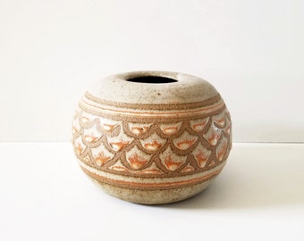 Studio Art Pottery Vase Ceramic Stoneware Mid-Century Modern Asian Influence Jon Tury Sculptural Round Scalloped Vessel Credenza Sculpture