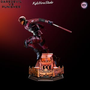 Pode incluir: Estátua detalhada de Demolidor em pose dinâmica, vestindo um traje vermelho e preto, segurando um bastão. A estátua é montada em uma base decorativa com detalhes arquitetônicos intrincados. O texto "DAREDEVIL VS PUNISHER" é exibido à esquerda, com "KyleVerseStudio" acima do logotipo.