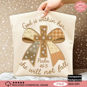 Pode incluir: Bolsa tote creme com um design de cruz e laço, com o texto "God is within her, she will not fall" e "Salmo 46:5". O design incorpora padrões florais e xadrez em tons de castanho e bege. Download digital.