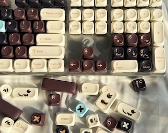 Juego de teclas de gato hechas a mano, beige y blanco, con diseño de gatito kawaii, teclas de teclado mecánico con sublimación de tinta PBT, regalo para amantes de los gatos.