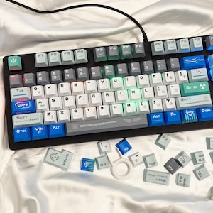 "Seitlich bedrucktes ""Angel Nuklear Energy"" Tastenkappen Set — Ein Geschenk für Ihn — Geburtstagsgeschenk — Tastenkappen Geschenk — Handgemacht."