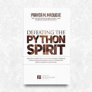 Puede incluir: Un libro titulado "Defeating the Python Spirit" de Prayer M. Madueke. El texto del título está en un patrón de piel de serpiente marrón. La portada del libro es blanca con texto negro y el logotipo de Prayer Publications en la parte inferior.
