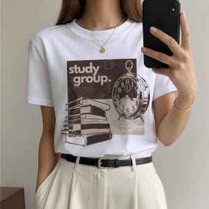 Camiseta para grupo de estudio, camiseta vintage estilo academia, estética de biblioteca, camiseta estilo academia oscura, top para sesión de estudio, club de estudio, camiseta marrón oscuro, regalo para estudiantes