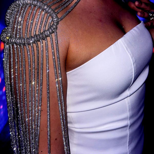 Rhinestone shoulder choker (20-25 in).