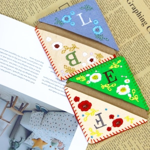 Personalized Hand-Embroidered Felt Corner Bookmark, Custom 26 Letters & 4 Seasons Design, Triangle Page Marker Gift for Readers