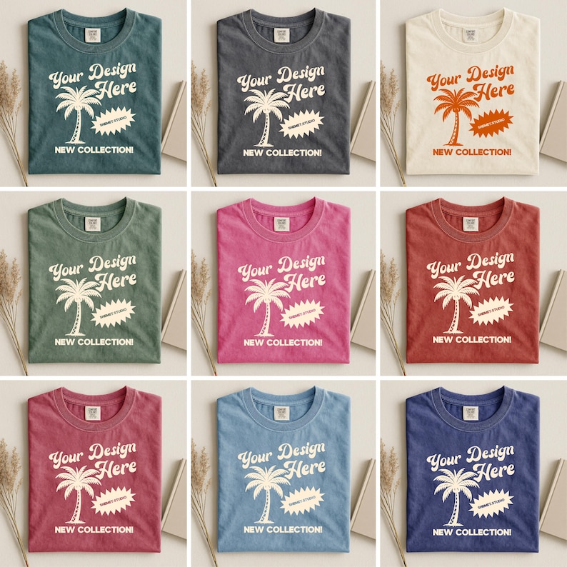 K&ouml;nnte beinhalten: Neun verschiedenfarbige T-Shirts mit dem Text "Your Design Here" und einer Palmen-Grafik. Die Shirts sind in verschiedenen Farben erh&auml;ltlich, darunter T&uuml;rkis, Grau, Creme, Gr&uuml;n, Pink, Rot und Blau. Auf jedem Shirt steht auch der Schriftzug "NEW COLLECTION!".