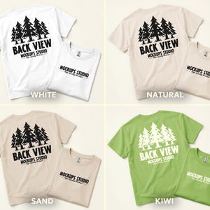 Peut inclure: Quatre t-shirts de couleurs diff&eacute;rentes : blanc, naturel, sable et vert kiwi. Chaque t-shirt pr&eacute;sente un motif d'arbre noir et le texte "BACK VIEW" et "MOCKUPS STUDIO".