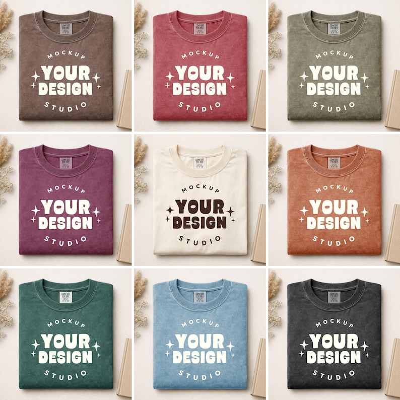 Peut inclure: Neuf t-shirts pli&eacute;s de diff&eacute;rentes couleurs, dont marron, rouge, vert, violet, cr&egrave;me et bleu. Chaque t-shirt affiche le texte "MOCKUP YOUR DESIGN STUDIO" en blanc. Les t-shirts sont pr&eacute;sent&eacute;s sur un fond neutre.
