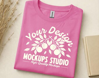 Mockup Azalea Gildan 5000 platliggend gevouwen T-shirt | G500-shirtmodel | Oversized overhemd platliggend T-shirt | Canvas, Photoshop
