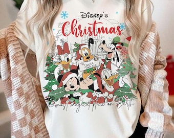 レトロなミッキーと仲間たちのディズニーのクリスマスTシャツ、マジックキングダムのクリスマスTシャツ、地球上で最も魔法のような場所のTシャツ、ディズニーランドのクリスマスTシャツ