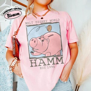 Puede incluir: Un letrero de madera r&uacute;stico con el texto "Welcome to our home" en letras blancas. El letrero presenta un acabado envejecido y un dise&ntilde;o sencillo y acogedor, perfecto para un porche o entrada.