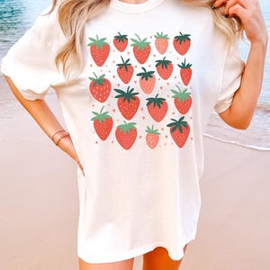 Comfort Colors® Erdbeer Festival 1968 Shirt, Ein Berry Good Times T-Shirt, Erdbeerliebhaber Shirt, Retro Erdbeer T-Shirt