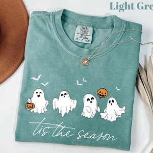 Camiseta de Halloween &quot;Tis The Season&quot; de Comfort Colors®, camiseta de Halloween, camiseta retro de fantasmas, camiseta bonita de otoño, camiseta de Halloween para mujer, temporada de calabazas