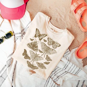 Camiseta vintage de mariposa y polilla Comfort Colors®, camiseta con estética cottagecore, camiseta cottagecore, camiseta estética, camiseta cottagecore