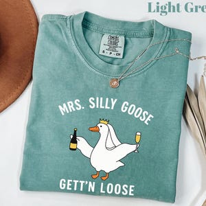 Comfort Colors® Mrs. Silly Goose Bride Shirt, Lustiges Gänseliebhaber Tshirt, Ehepaar Passendes Hochzeitsgeschenk, Luxus Bachelorette