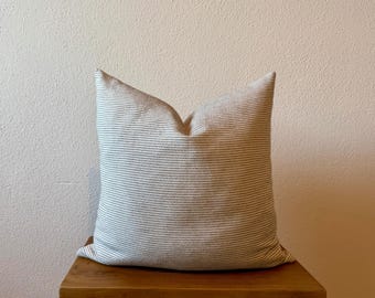Kissenhülle 40x40 cm Beige-Grau gestreift – Dekokissenbezug aus Baumwollmix | Sevilla