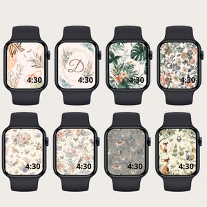 Op de afbeelding: Acht zwarte smartwatches met verschillende wijzerplaten met bloemen- en dierenthema's. De wijzerplaten tonen verschillende ontwerpen, waaronder botanische patronen, een monogram en bosdieren. Elke wijzerplaat toont de tijd 4:30 uur.