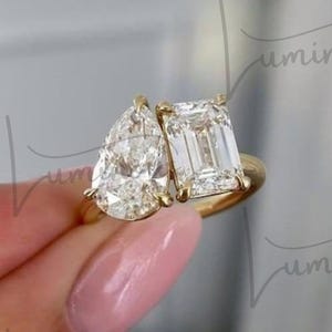 4 CT Emerald & Pear Moissanite Engagement Ring Two Stone Ring 14K Solid Gold Ring Double Stone Ring Toi et Moi Ring for Women Gift