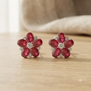 Boucles d'oreilles puces en rubis ornées de moissanites, motif floral, bijoux en pierre rouge à porter au quotidien