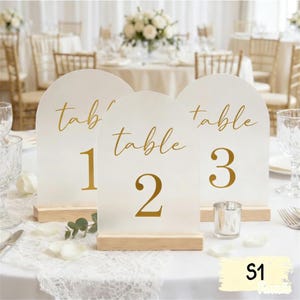 Hochzeit Tischnummer, Gefrosteter Bogen Acryl Tischnummern, Holztischnummer, Benutzerdefinierte Bogen Hochzeitsdeko, Gewölbte Tischnummern, Tischnummern