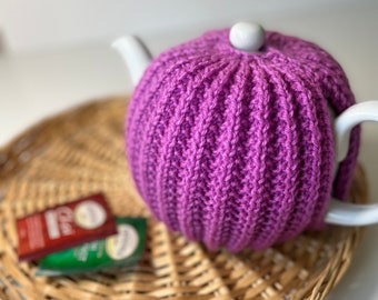 Cosy à thé tricoté à la main en fuchsia vif, cadeaux pour les amateurs de thé, couvercle de théière minimaliste
