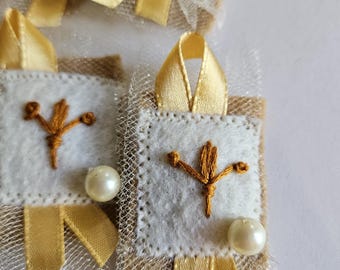 Fancy fleurs- set of 6 upcycled pins