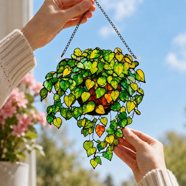 Atrapasueños artesanal de vidrieras con forma de planta Pothos, decoración botánica para ventanas, regalo para mamás y amantes de las plantas.
