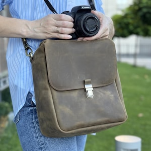 Camera crossbody bag, leather messenger bag, camera gear purse, travel camera storage, camera bag, gift for friends, gift for traveler