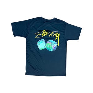 Dadi Signature gialli Stussy + sacchetto in polietilene e carta con etichetta omaggio