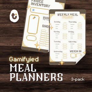 Peut inclure: Un lot de 3 planificateurs de repas gamifiés, comprenant une feuille d'inventaire du réfrigérateur et une feuille de plan de repas hebdomadaire. Les feuilles ont un design pixelisé avec des accents dorés et le texte "Weekly Meal Plan".