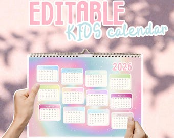 Puede incluir: Un calendario de espiral de 2026 con un fondo de arcoíris pastel. El calendario lleva la inscripción "EDITABLE KIDS calendar" en rosa y azul. Cada mes se muestra en un recuadro colorido. El calendario está sostenido por dos manos.