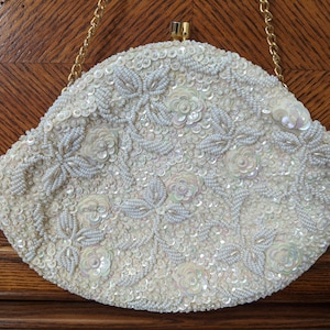 Bolso clutch con cuentas, hecho a mano en Hong Kong, artículo de mediados de siglo, ropa de boda, bolso de novia, ropa de fiesta, bolso de cuentas vintage, color beige y blanco