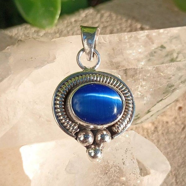 Blue Cats Eye Gemstone & Sterling Silver Pendant, Oval Bleu Stone, 925 Jewelry, Vintage Jewelry, Western Pendant, Southwestern Wear,