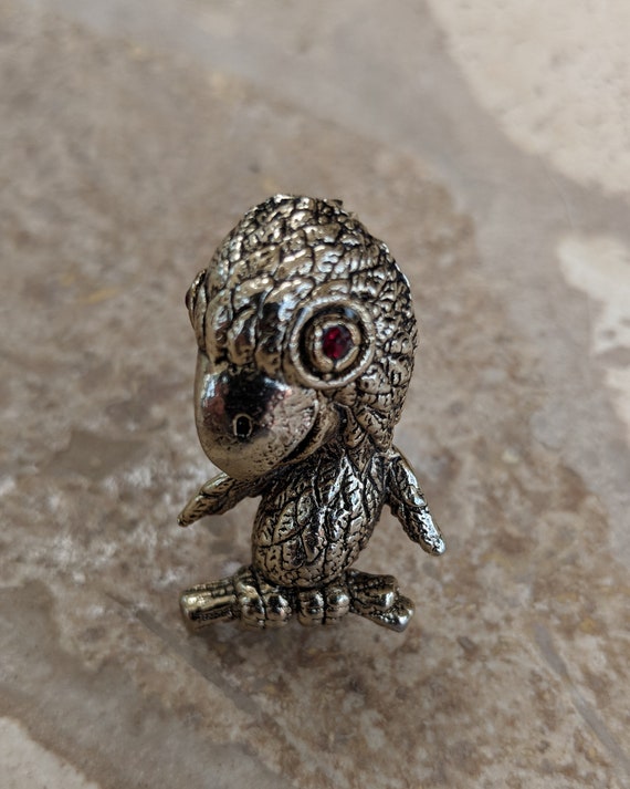 Brass Parrot Pin, Vintage Baby Bird Brooch, Tropi… - image 10