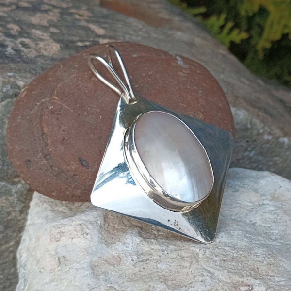 NAKAI Sterling Silver Pendant Mother Of Pearl Oval Shape, Vintage 925 Jewelry, Large Bail, Large Diamond Shape, Women's, Southwestern