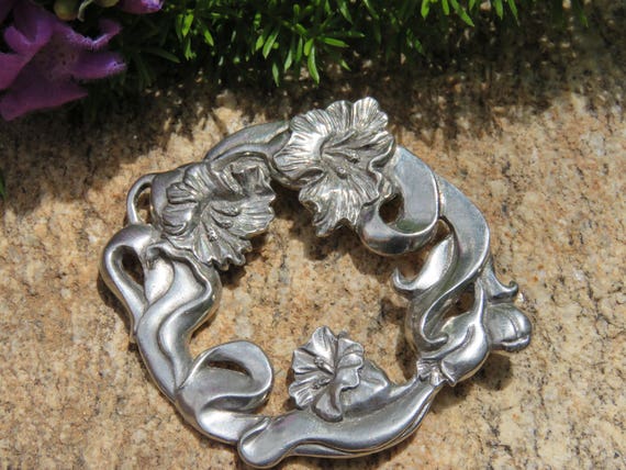 Pewter Lilly Flower Brooch, Floral Circle Pin, Hi… - image 4