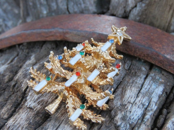 Golden Christmas Tree brooch Adorned With Candles, Signed ART, Xmas Pin, Enamel Candles Holiday Tree Brooch, Missing 1 Rhinestone, Xmas Star