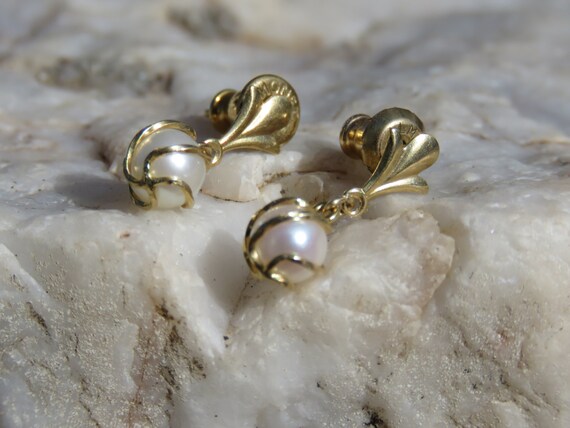 Vintage faux Pearl & Gold Tone Pierced Earrings, … - image 4