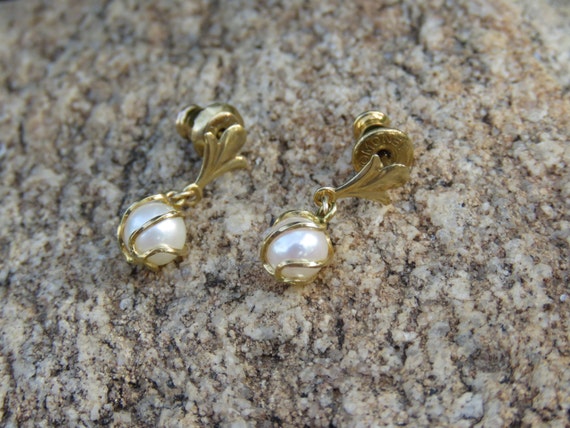 Vintage faux Pearl & Gold Tone Pierced Earrings, … - image 2