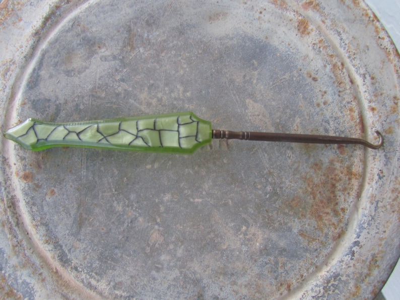 Antique Collectors boot lacer Stamped GROSVENOR AMERITH Ladies Vintage Shoe Button hook Metal Beautiful Green Handle Old Fashion