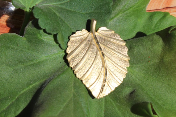 Vintage Leaf Brooch, Autumn Fall Golden Leaf Pin,… - image 1