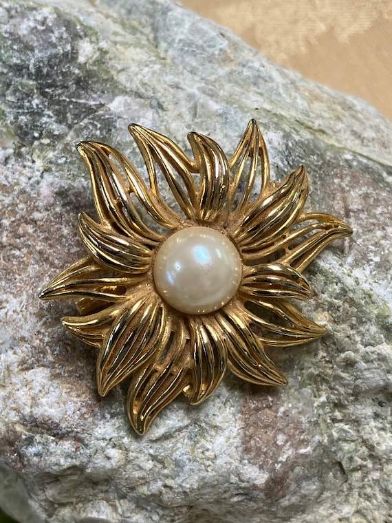 Flower Faux Pearl Brooch, Floral Costume Jewelry, 