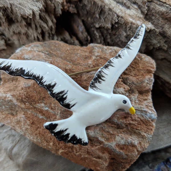 Seagull Enameled Metal Pin, Bird Brooch,  Animal Lovers Gift, Wildlife, Unisex Jewelry, Tie Scarf Hat Pin, Black & White Birdy, Birdwatcher