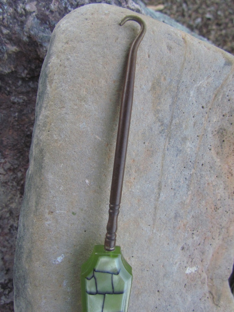 Antique Collectors boot lacer Stamped GROSVENOR AMERITH Ladies Vintage Shoe Button hook Metal Beautiful Green Handle Old Fashion